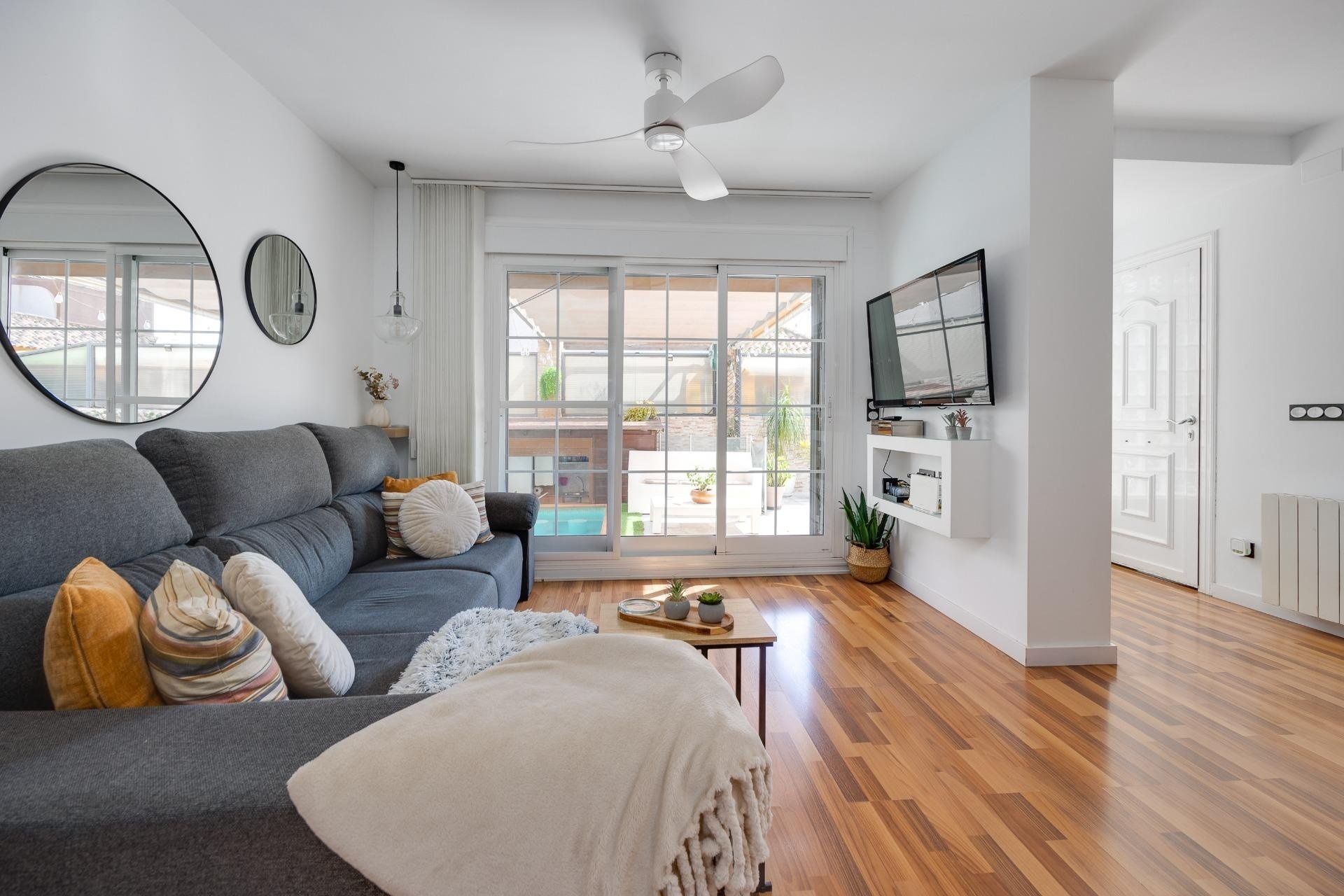 Reventa - Villa -
Los Montesinos - La Herrada