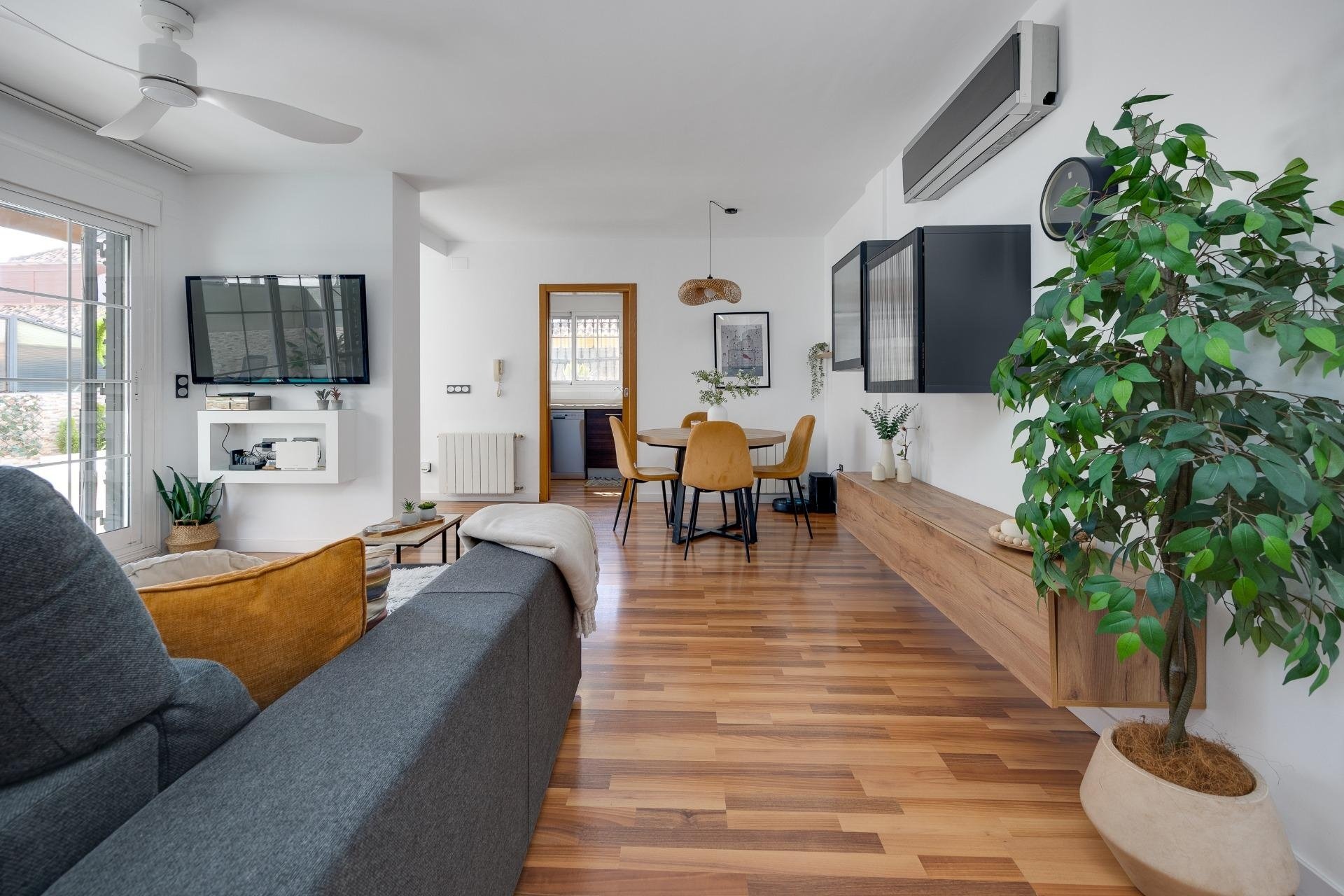 Reventa - Villa -
Los Montesinos - La Herrada