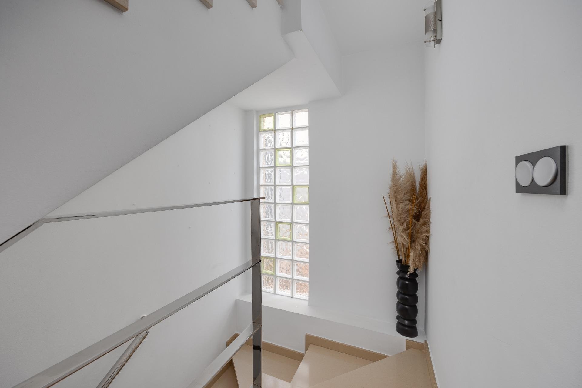 Reventa - Villa -
Los Montesinos - La Herrada