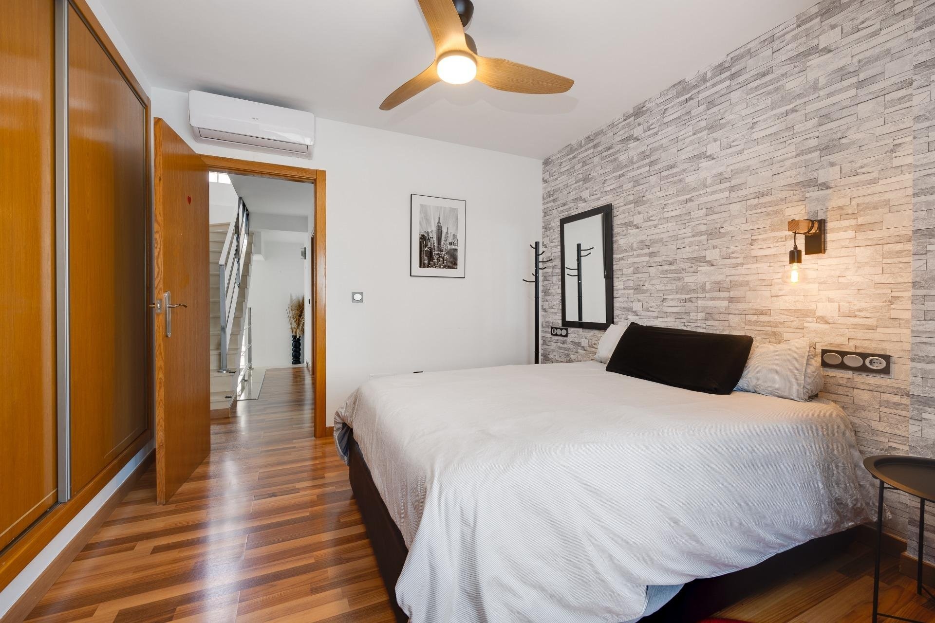 Reventa - Villa -
Los Montesinos - La Herrada