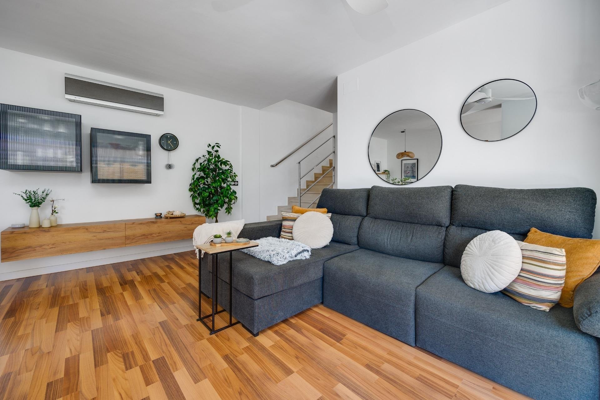 Reventa - Villa -
Los Montesinos - La Herrada