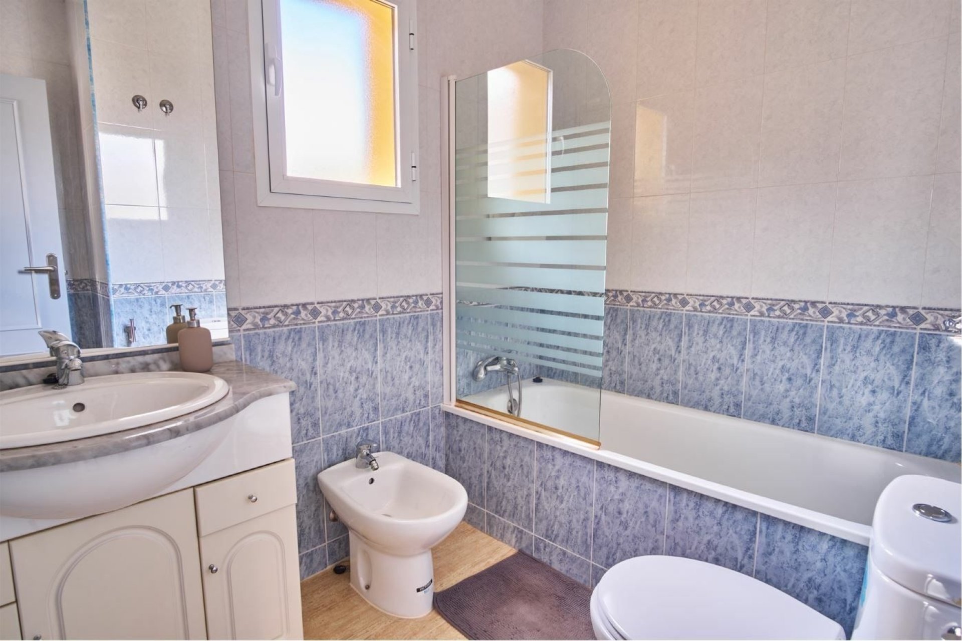 Reventa - Villa -
Los Montesinos - La Herrada