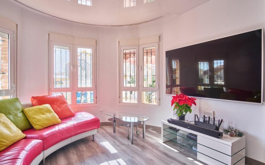 Reventa - Villa -
Los Montesinos - La Herrada