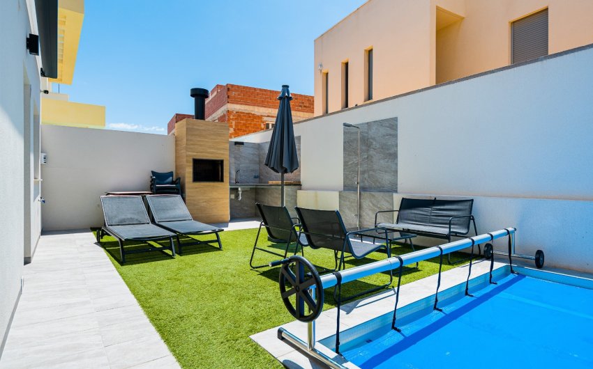 Reventa - Villa -
Los Montesinos