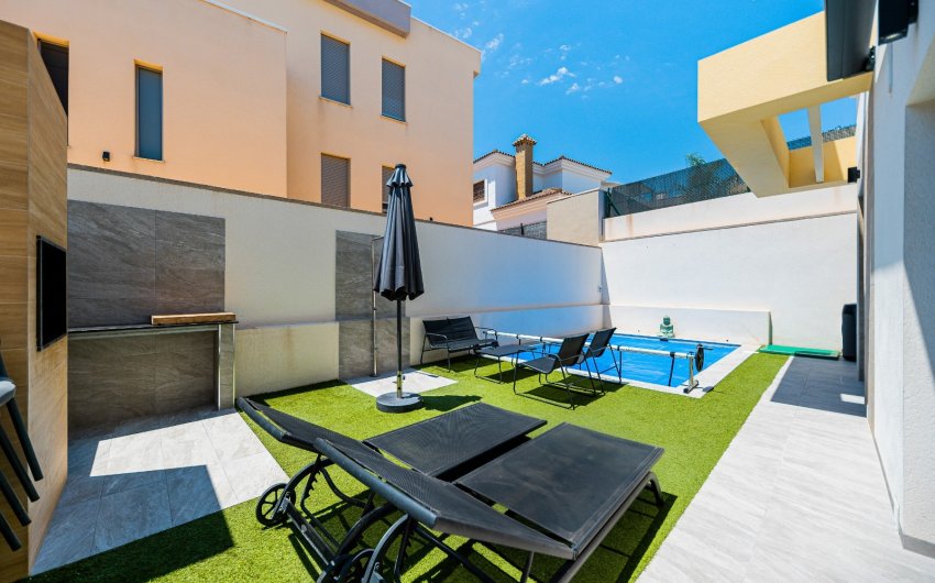 Reventa - Villa -
Los Montesinos