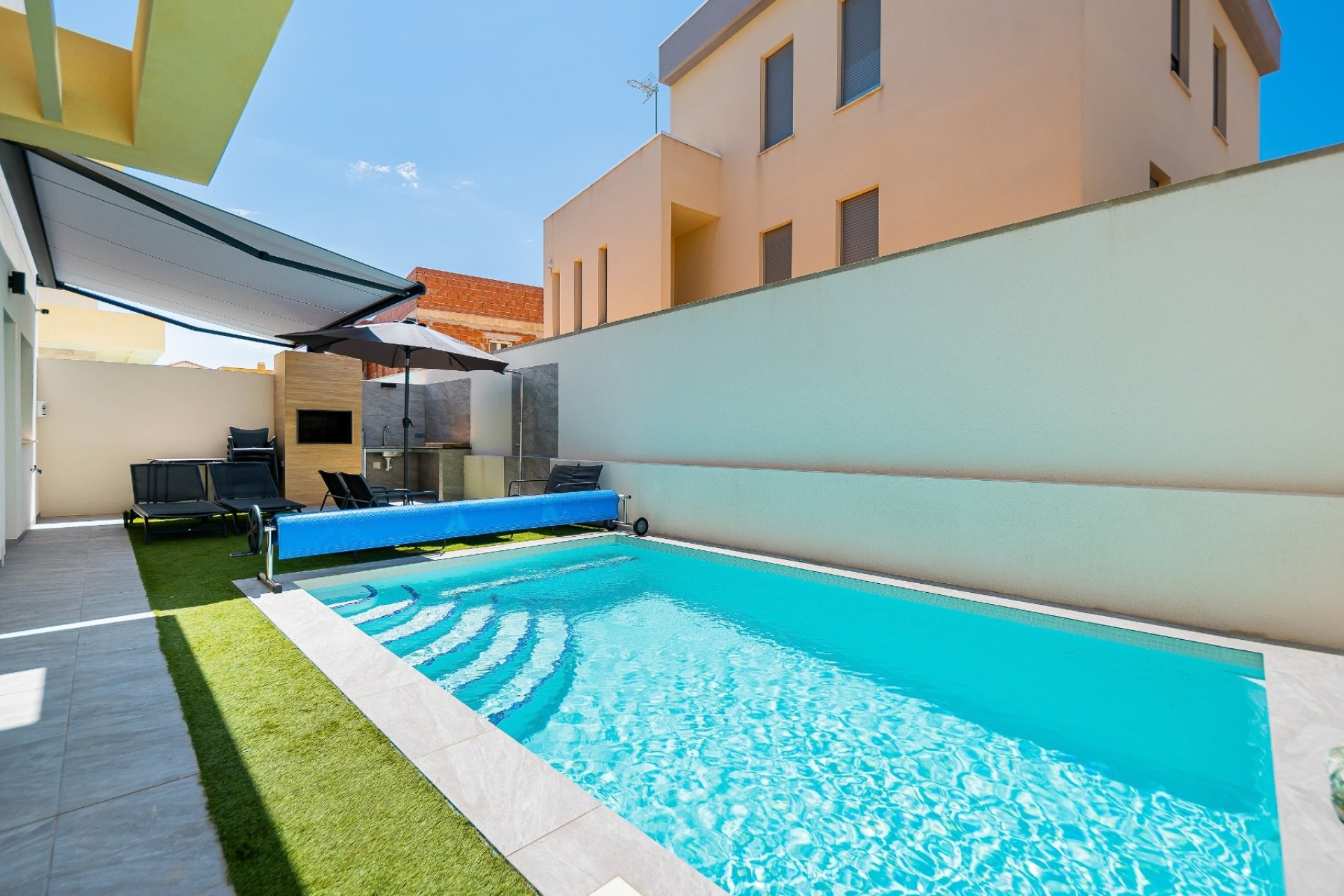 Reventa - Villa -
Los Montesinos