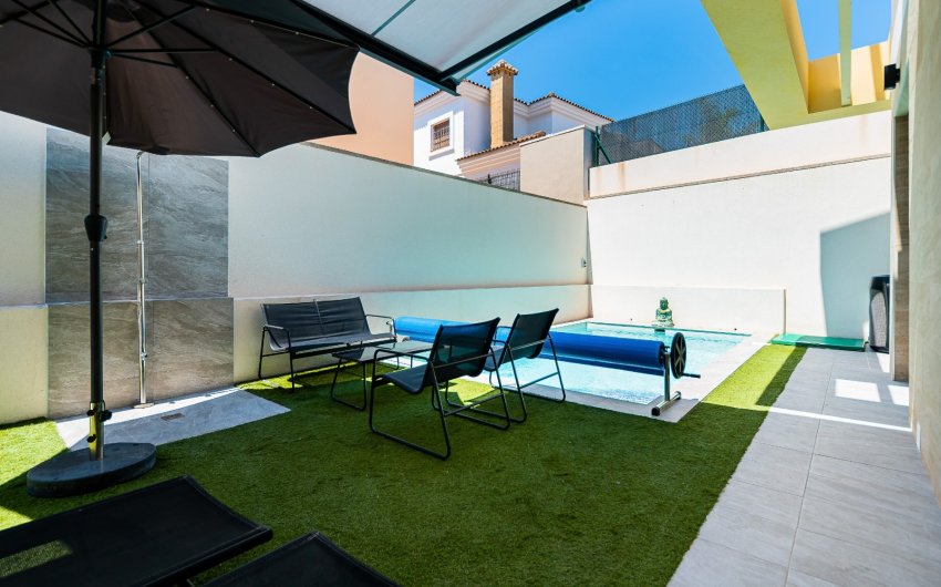 Reventa - Villa -
Los Montesinos