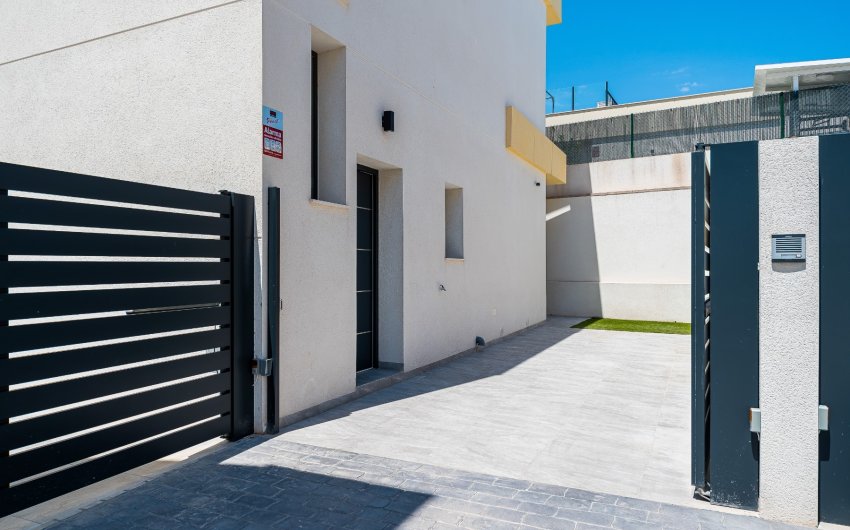 Reventa - Villa -
Los Montesinos