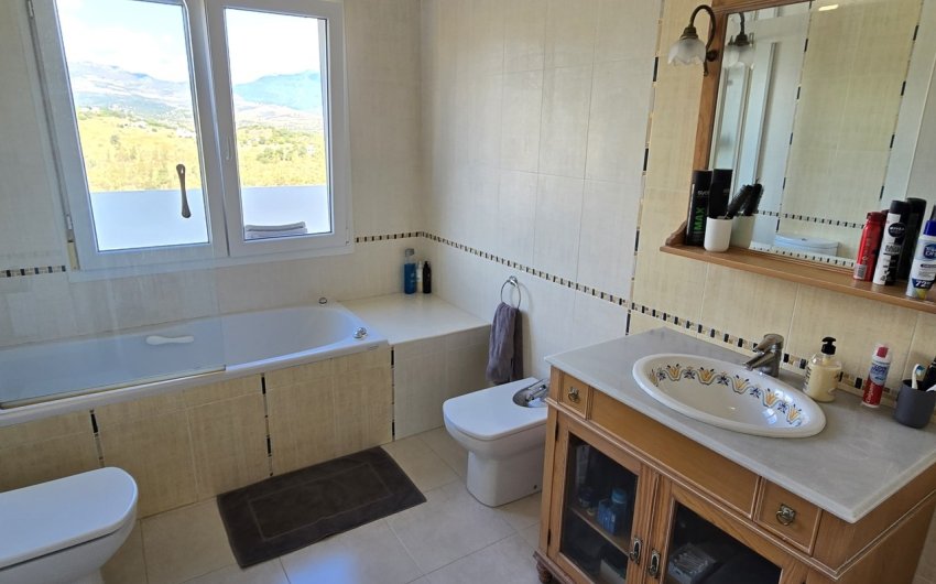 Reventa - Villa -
Los Romanes - Inland