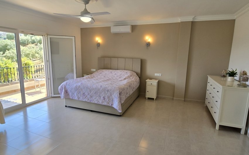 Reventa - Villa -
Los Romanes - Inland