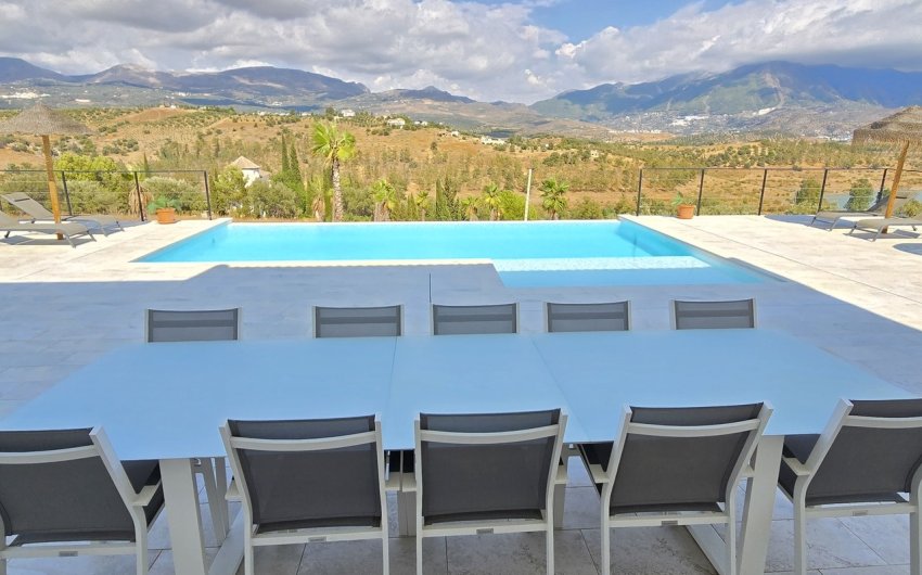 Reventa - Villa -
Los Romanes - Inland