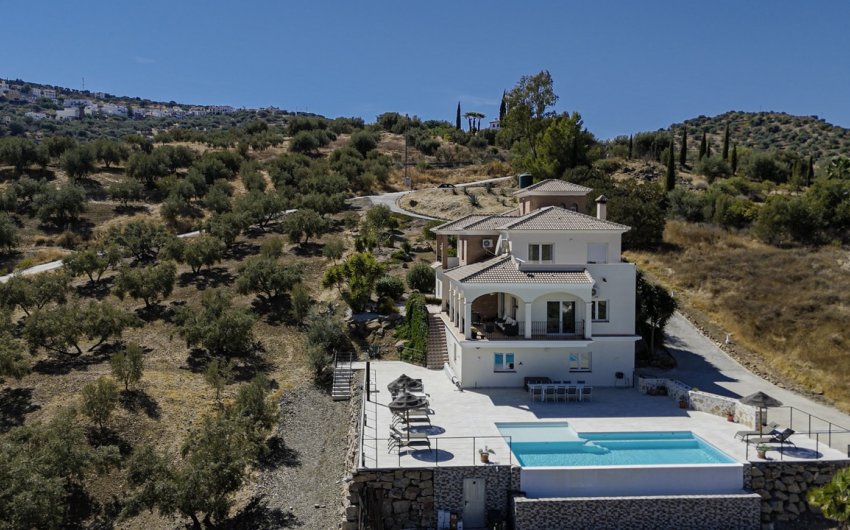 Reventa - Villa -
Los Romanes - Inland