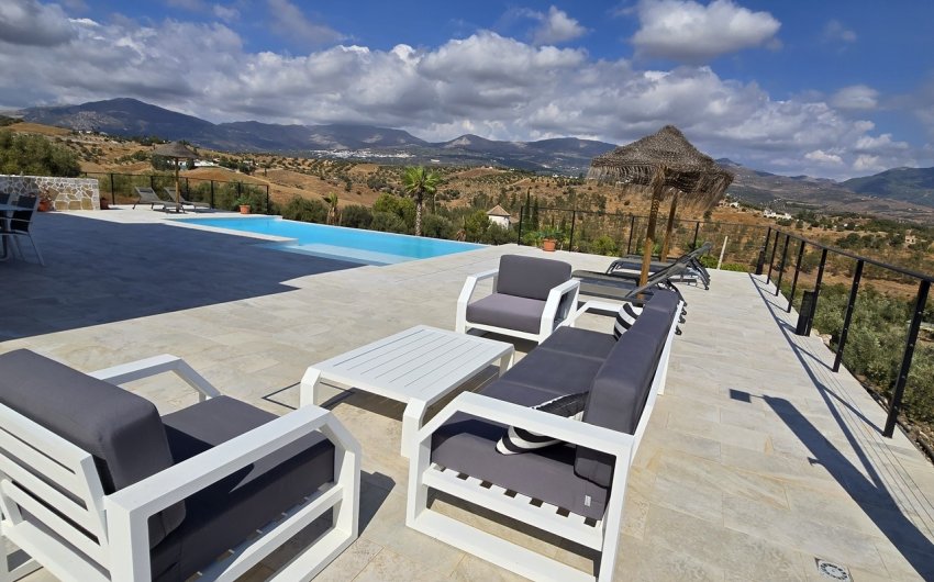 Reventa - Villa -
Los Romanes - Inland