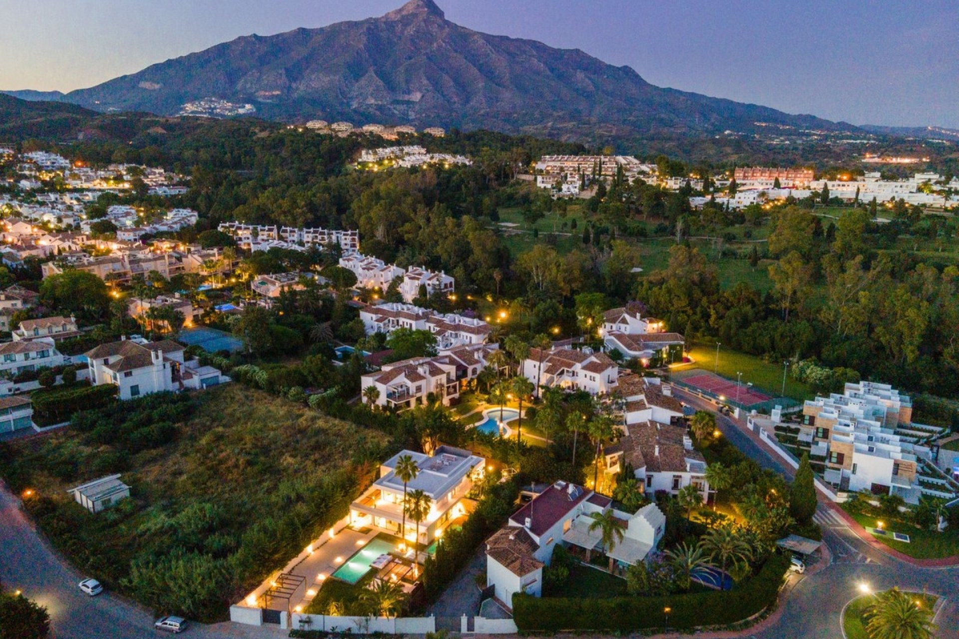 Reventa - Villa -
Nueva Andalucía - Costa del Sol