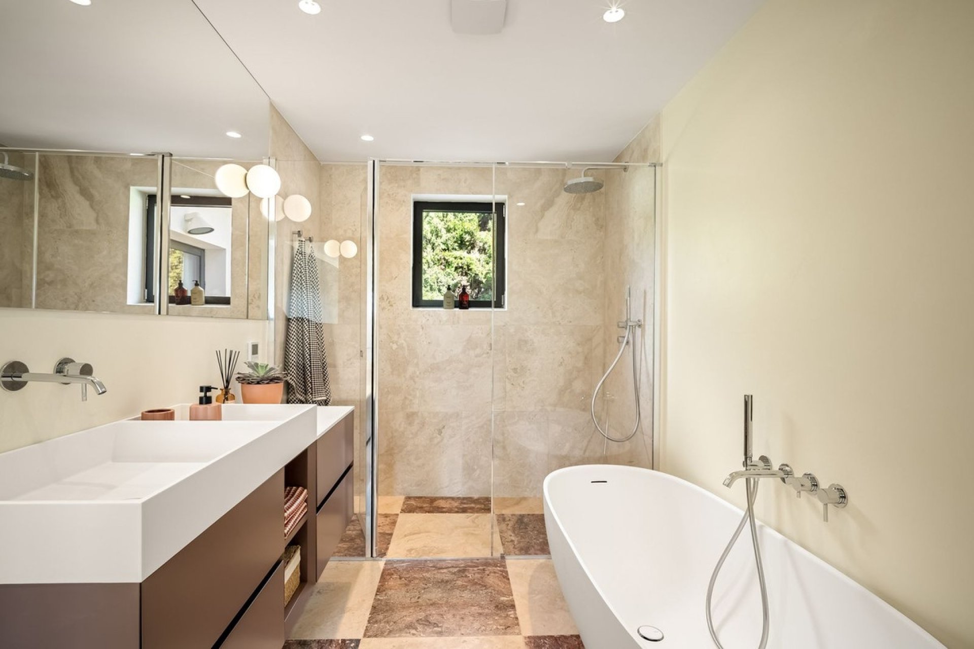 Reventa - Villa -
Nueva Andalucía - Costa del Sol