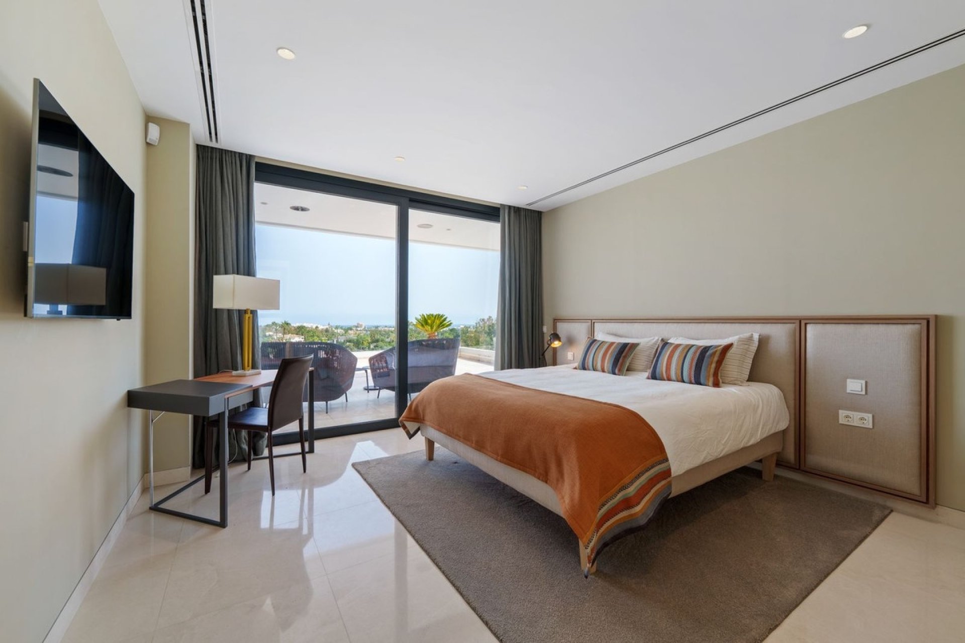 Reventa - Villa -
Nueva Andalucía - Costa del Sol