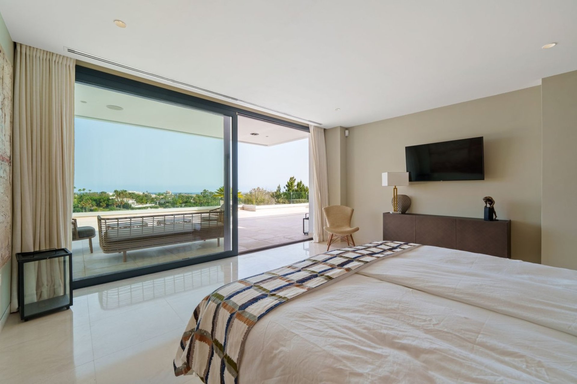 Reventa - Villa -
Nueva Andalucía - Costa del Sol