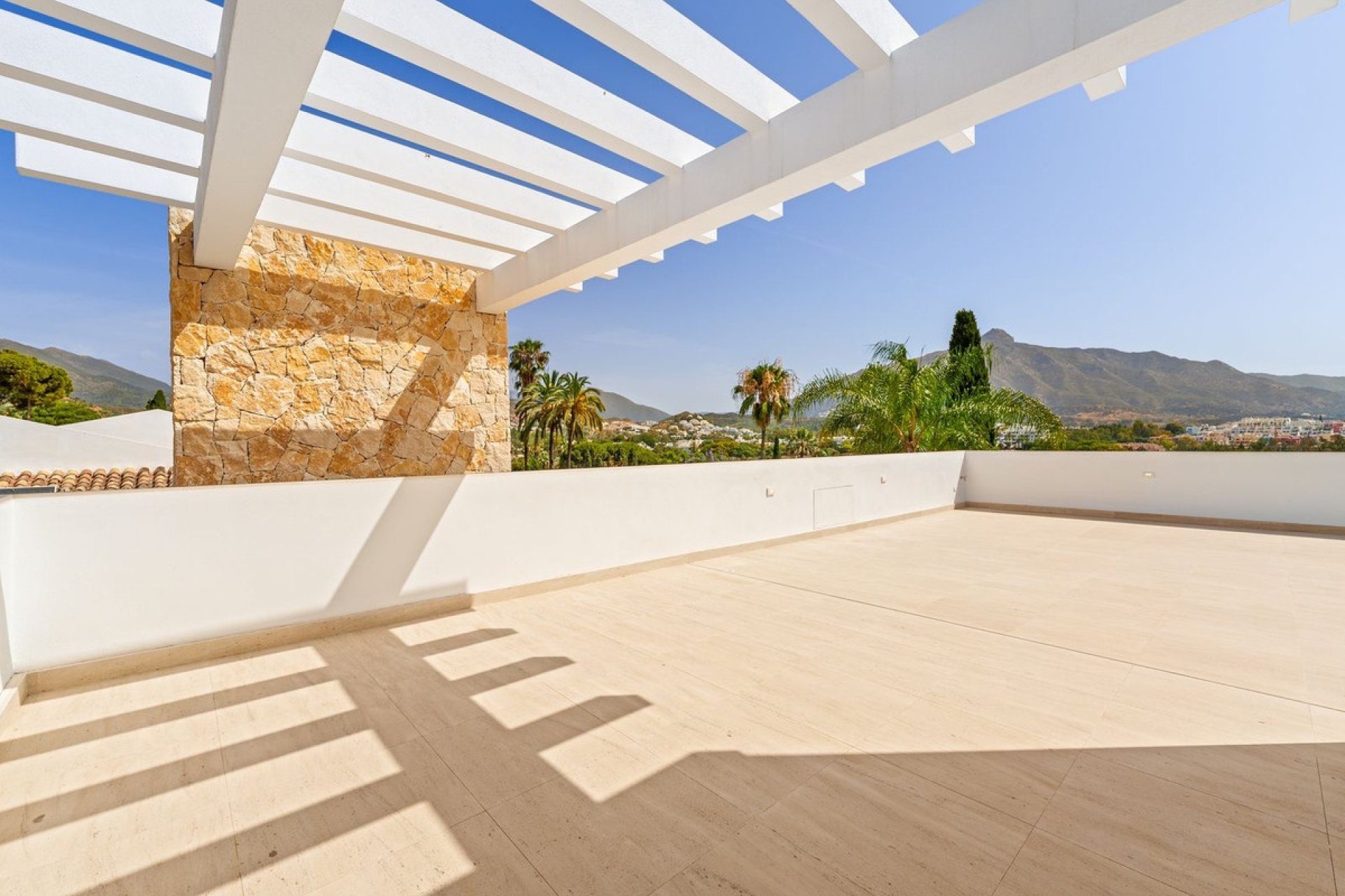 Reventa - Villa -
Nueva Andalucía - Costa del Sol