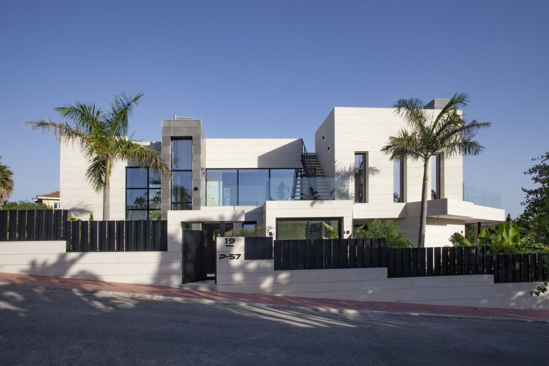 Reventa - Villa -
Nueva Andalucía - Costa del Sol