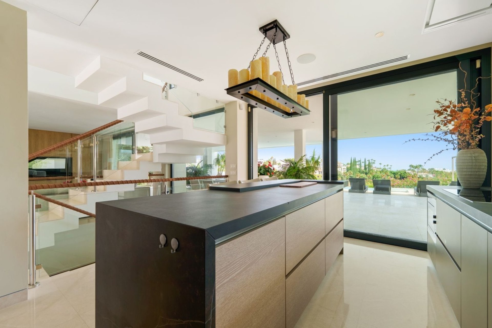 Reventa - Villa -
Nueva Andalucía - Costa del Sol