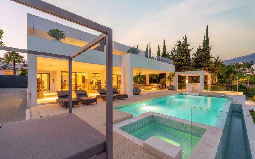 Reventa - Villa -
Nueva Andalucía - Costa del Sol