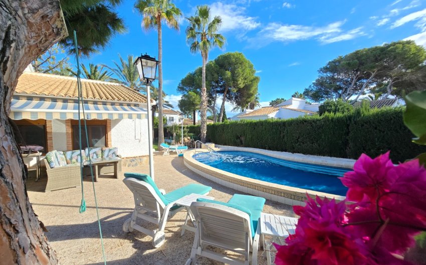 Reventa - Villa * -
Orihuela Costa * - Cabo Roig *