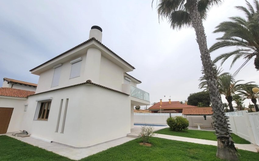 Reventa - Villa -
Orihuela Costa - Cabo Roig