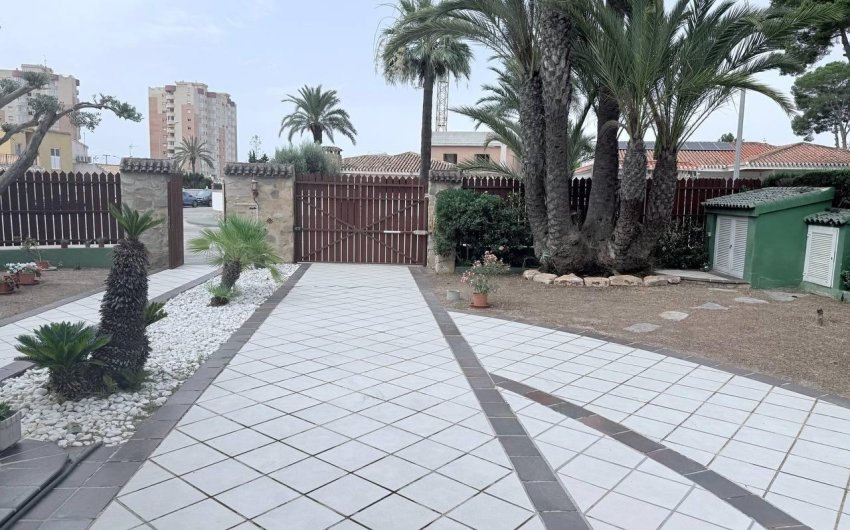 Reventa - Villa -
Orihuela Costa - Campoamor