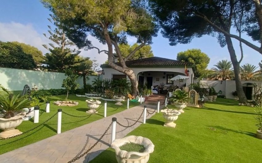 Reventa - Villa -
Orihuela Costa - Costa Blanca