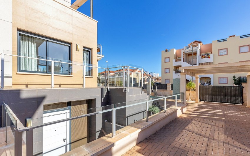Reventa - Villa -
Orihuela Costa - Costa Blanca