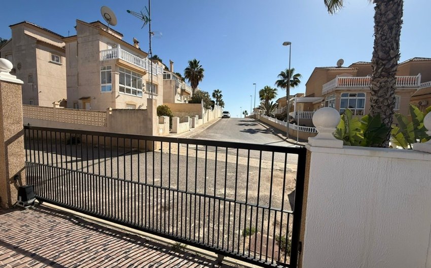 Reventa - Villa -
Orihuela Costa - Costa Blanca