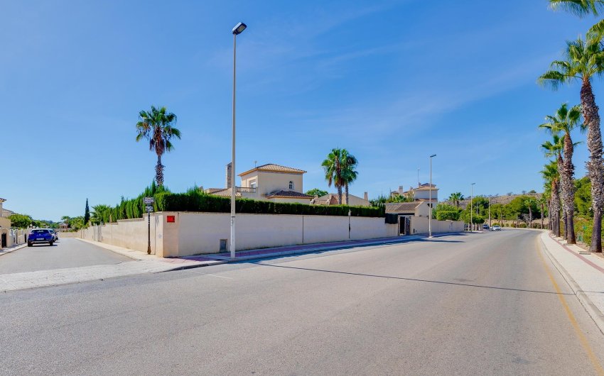 Reventa - Villa -
Orihuela Costa - Costa Blanca