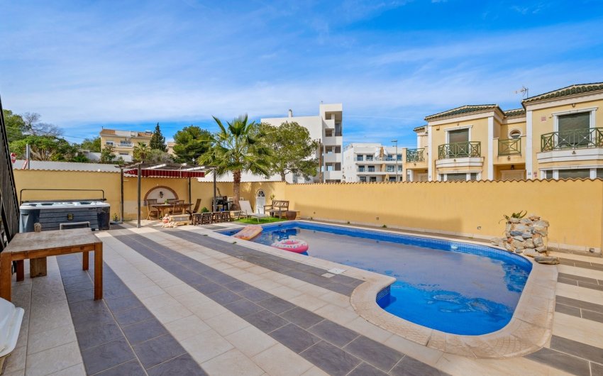 Reventa - Villa -
Orihuela Costa - Costa Blanca