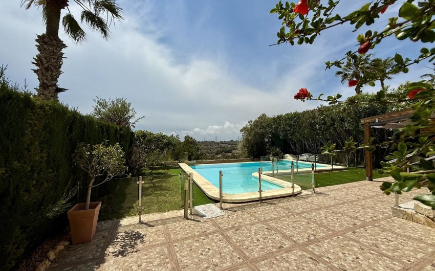 Reventa - Villa -
Orihuela Costa - Costa Blanca