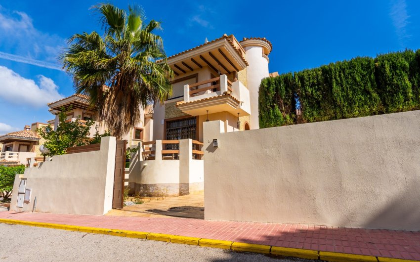 Reventa - Villa -
Orihuela Costa - Costa Blanca