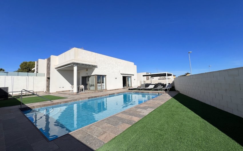 Reventa - Villa -
Orihuela Costa - Costa Blanca