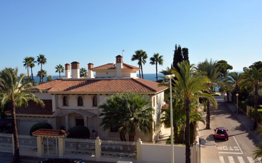 Reventa - Villa -
Orihuela Costa - Costa Blanca