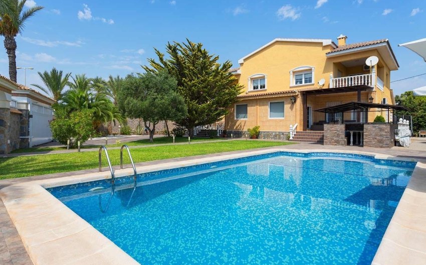 Reventa - Villa -
Orihuela Costa - Costa Blanca