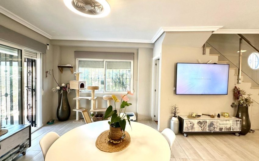 Reventa - Villa -
Orihuela Costa - La Regia