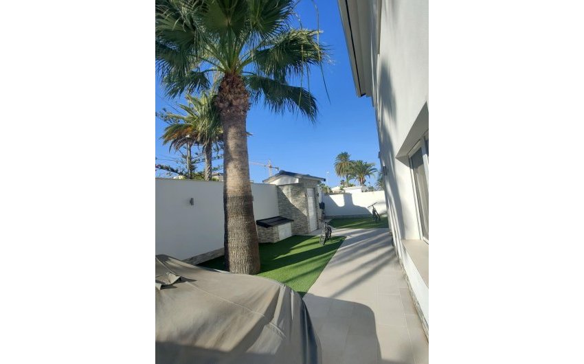 Reventa - Villa -
Orihuela Costa - La Zenia