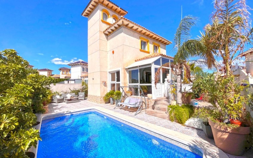 Reventa - Villa -
Orihuela Costa - La Zenia