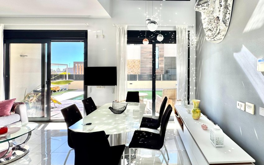 Reventa - Villa -
Orihuela Costa - Lomas de Cabo Roig