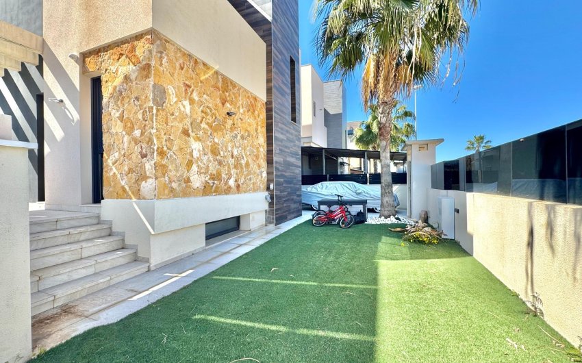 Reventa - Villa -
Orihuela Costa - Lomas de Cabo Roig