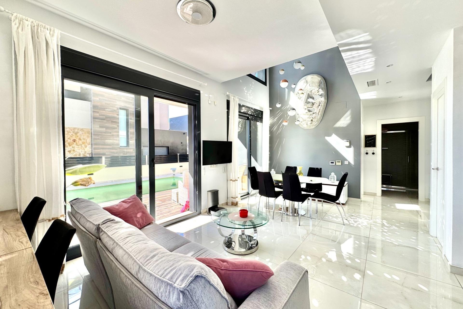 Reventa - Villa -
Orihuela Costa - Lomas de Cabo Roig