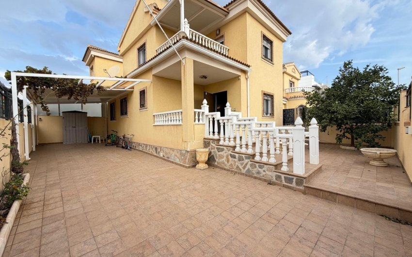 Reventa - Villa -
Orihuela Costa - Lomas De Don Juan