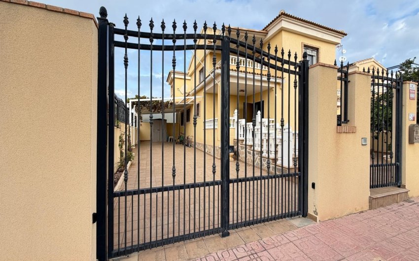 Reventa - Villa -
Orihuela Costa - Lomas De Don Juan