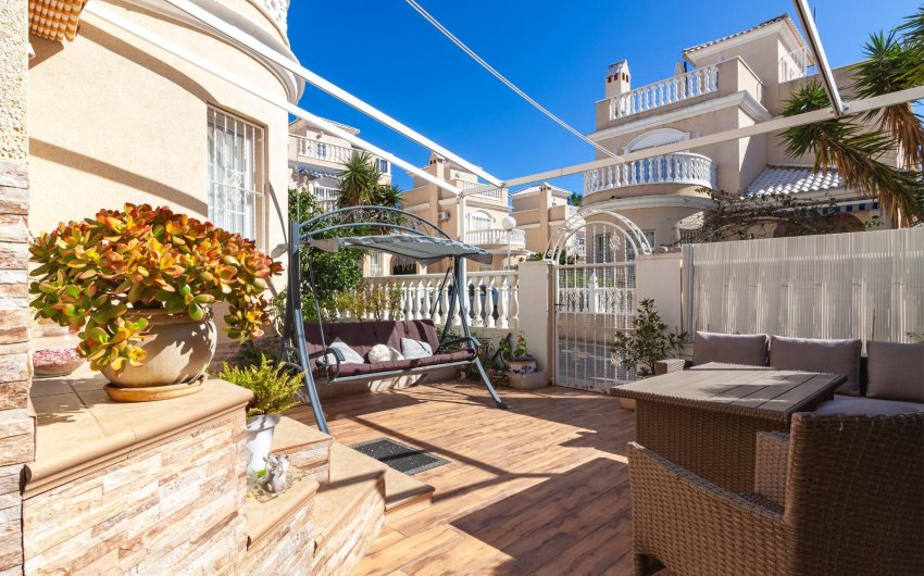 Reventa - Villa -
Orihuela Costa - Los Almendros-la Florida