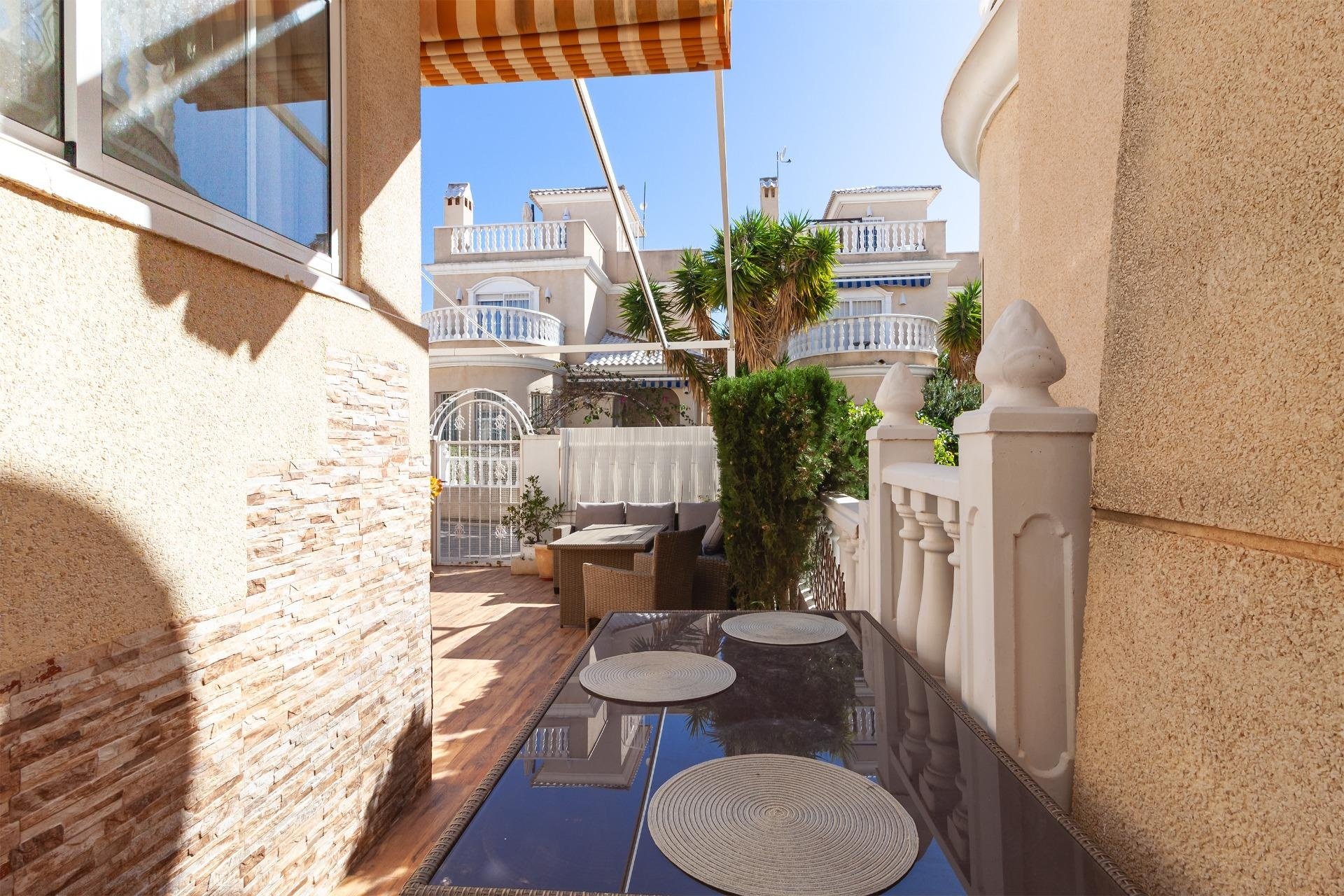 Reventa - Villa -
Orihuela Costa - Los Almendros-la Florida