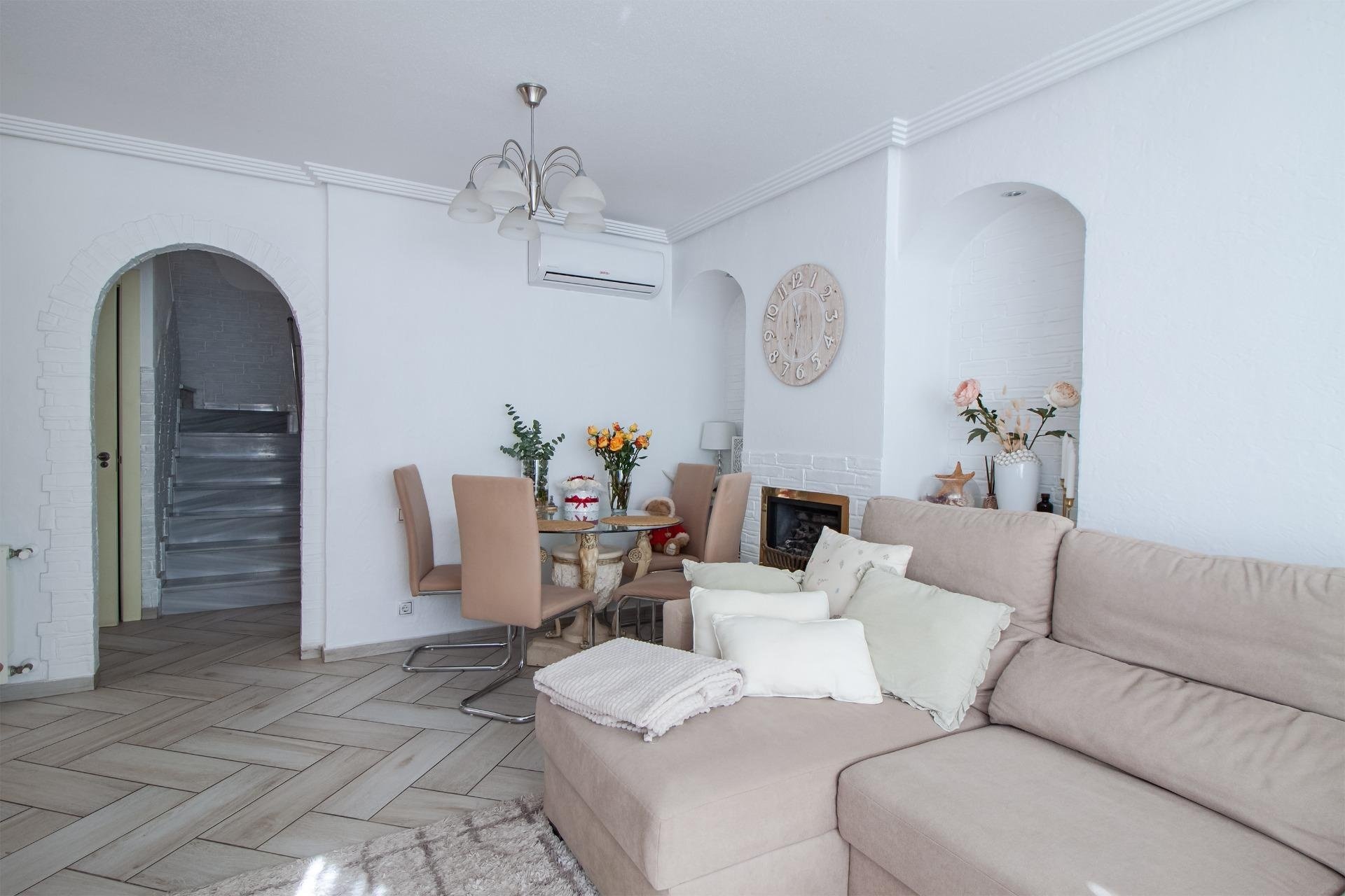 Reventa - Villa -
Orihuela Costa - Los Almendros-la Florida