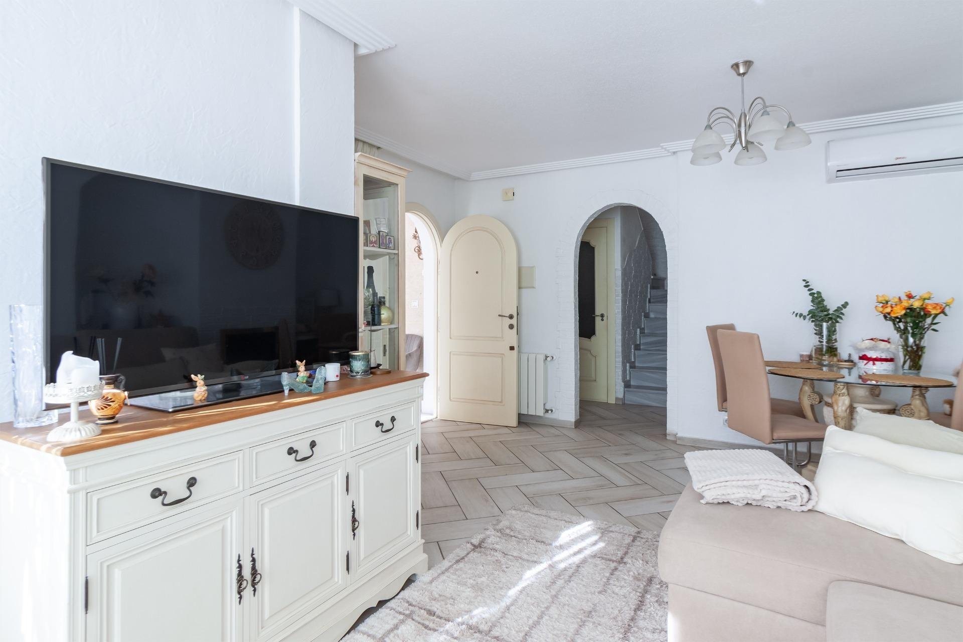 Reventa - Villa -
Orihuela Costa - Los Almendros-la Florida